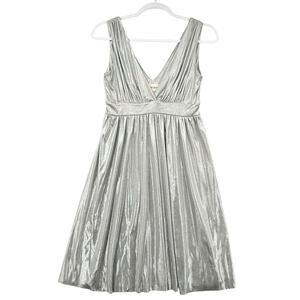 Graham & Spencer Silver V-neck Pleated Sleeveless Knee Length Dress Size Small